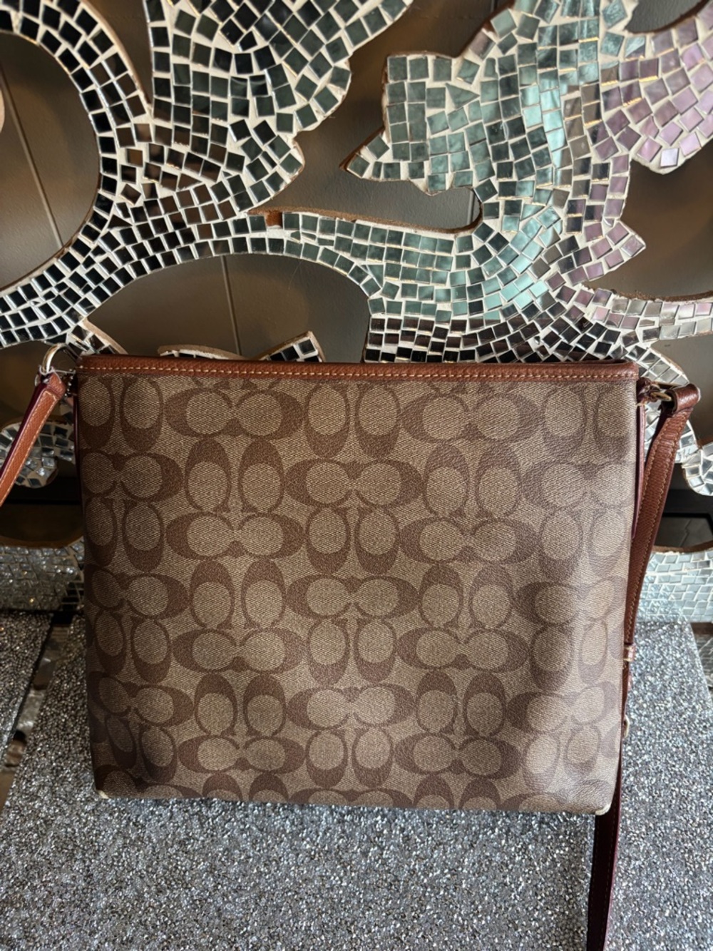 💕Coach Signature Canvas Crossbody Bag in Brown - Picture 3 of 8